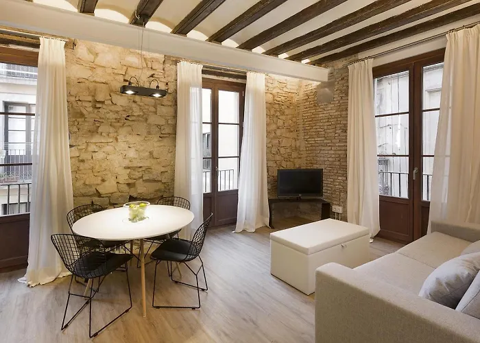 Deco s Barcelona-Born Apt.
